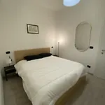 Front Apartments, * 레코