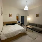 아파트 Front Apartments, *