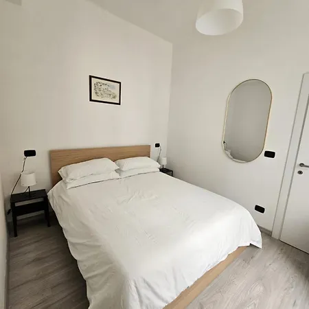 Lägenhet Front Apartments, Lecco