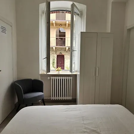 Front Apartments, Lägenhet