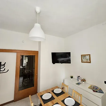 Front Apartments, Lägenhet Lecco
